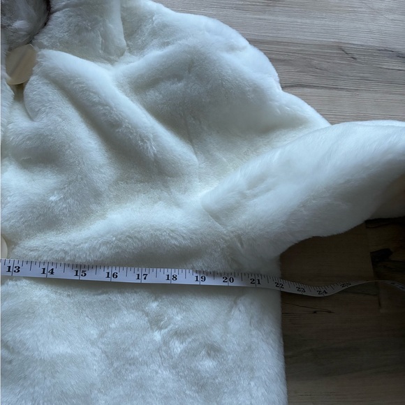 Elegant White Faux Fur Coat with Reindeer Design - Picture 9 of 12